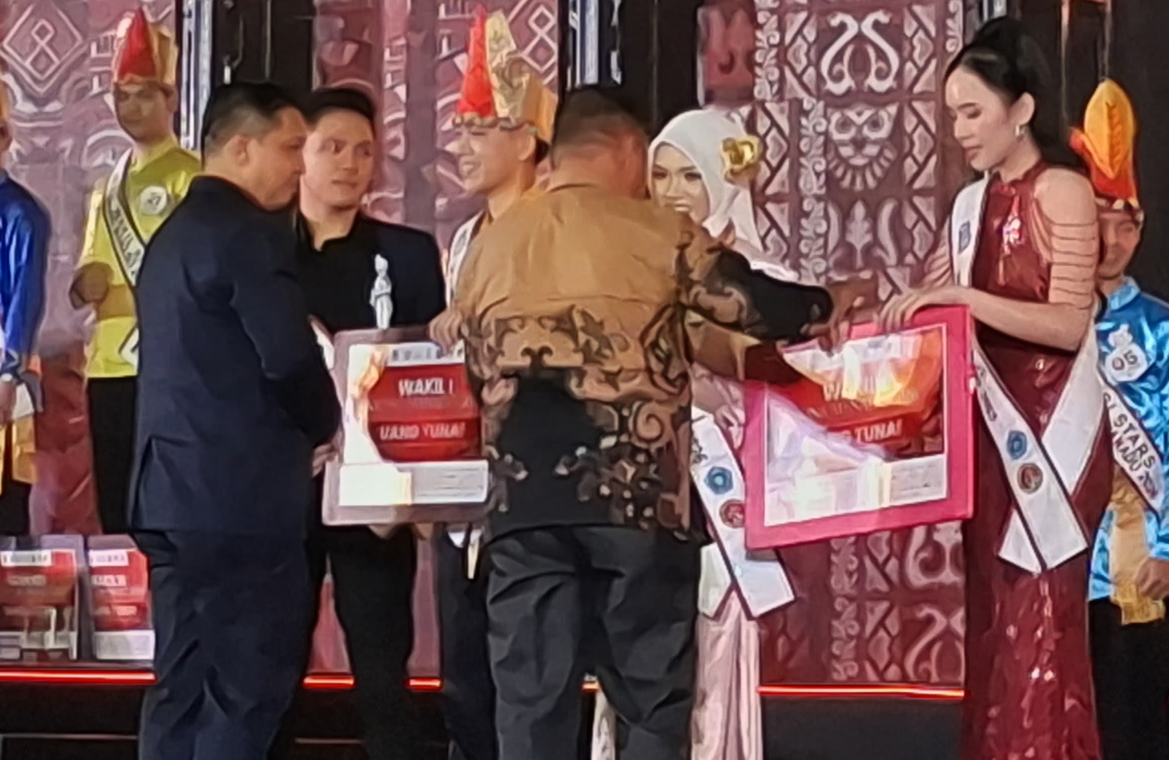 https://www.katabrita.com/manado/noel-wenas-marsya-dinobatkan-sebagai-nyong-dan-nona-manado-2026/